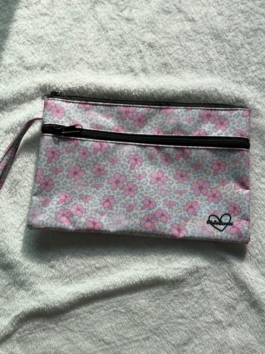 Roxy Puakenikeni Clutch