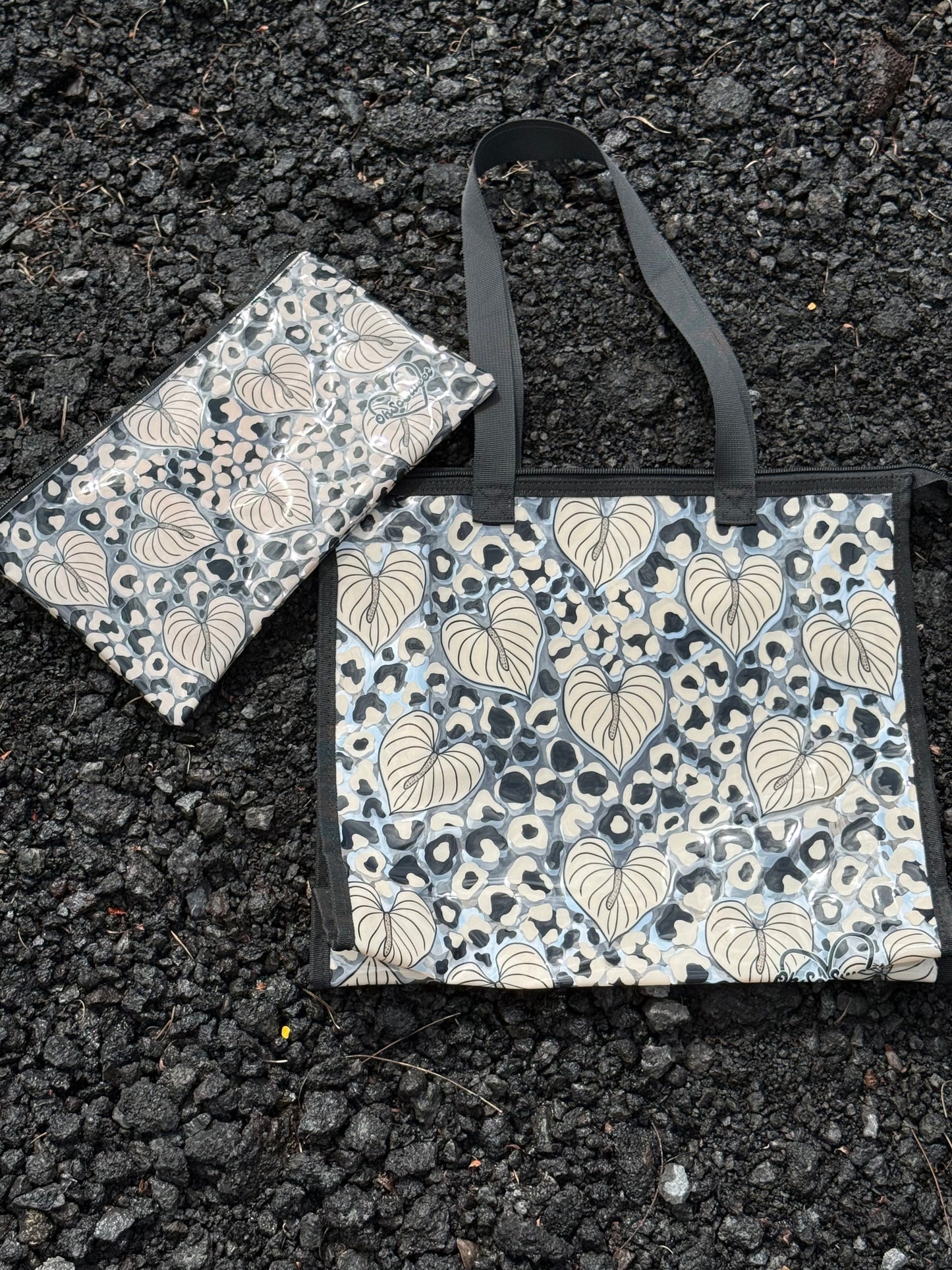 Mocha Anthurium Tote Set